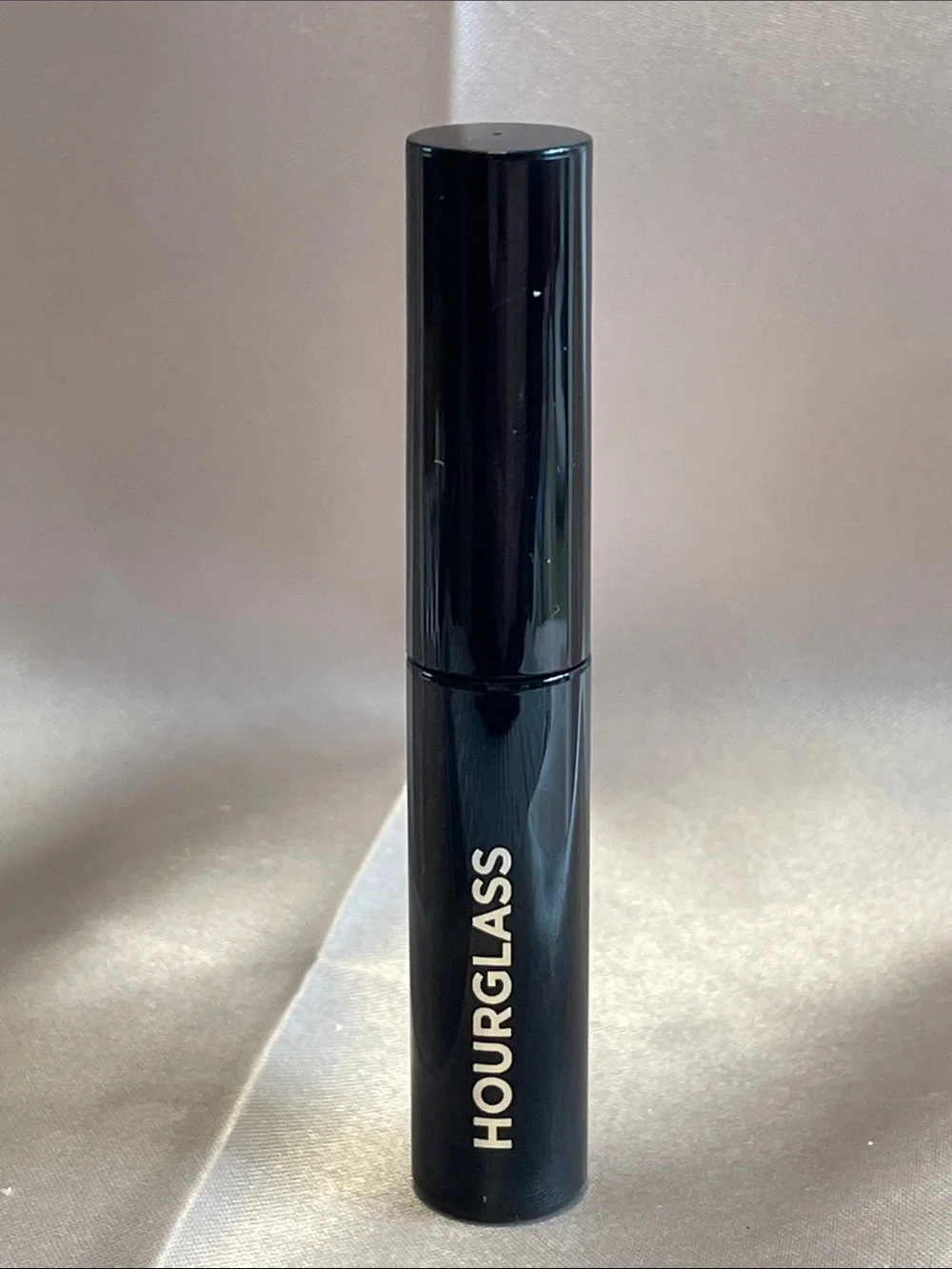 Hourglass Caution Extreme Lash Mascara in Black - NIB MINI/TRAVEL SIZE